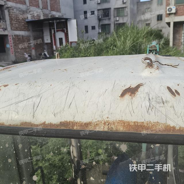 驾驶室顶部（整机外观）