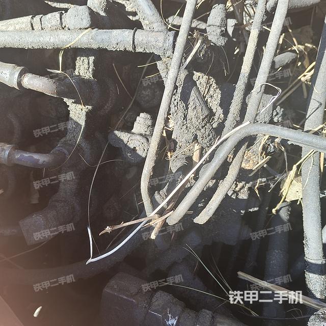 回转马达和主控阀（整机外观）