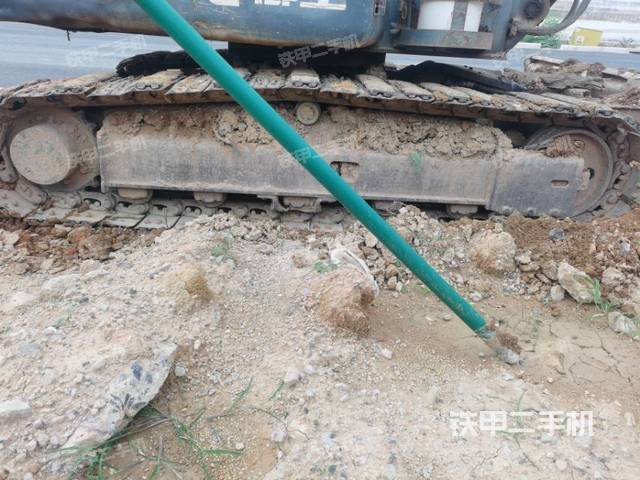 液压泵舱室正面整体（整机外观）