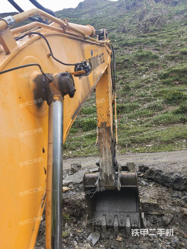 驾驶室顶部（整机外观）