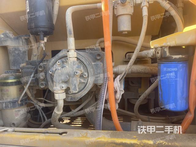 液壓泵艙室正面整體（整機(jī)外觀）