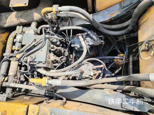 回轉馬達和主控閥（整機外觀）