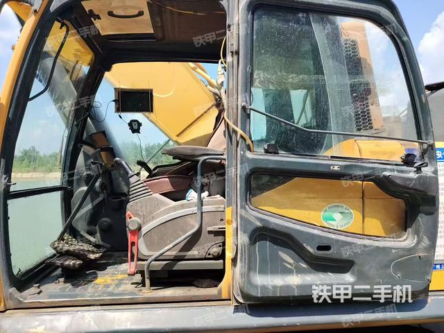 駕駛室整體（整機外觀）