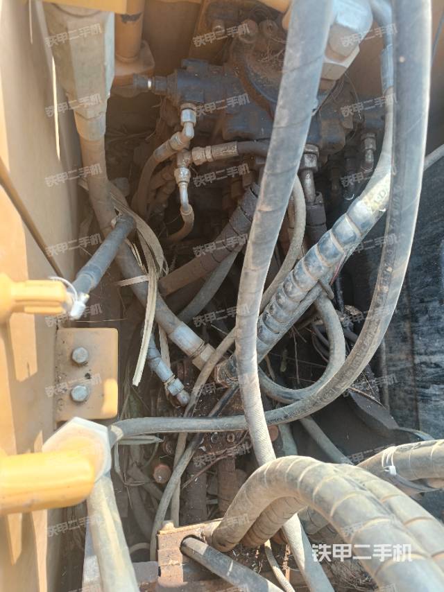 回轉(zhuǎn)馬達和主控閥（整機外觀）