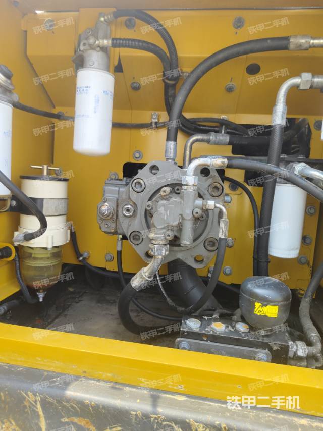 液壓泵艙室正面整體（整機(jī)外觀）