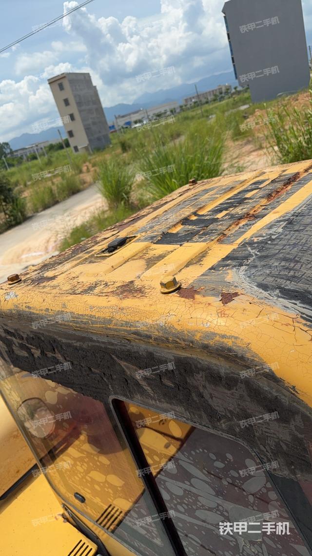 駕駛室頂部(整機外觀) 駕駛室頂部(整機外觀)