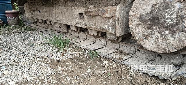 單側(cè)履帶整體(整機外觀) 單側(cè)履帶整體(整機外觀)