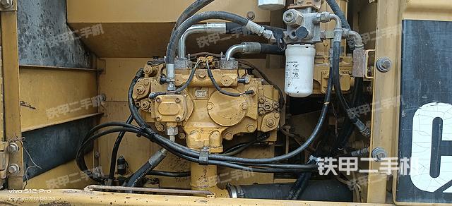 液壓泵艙室正面整體(整機外觀) 液壓泵艙室正面整體(整機外觀)