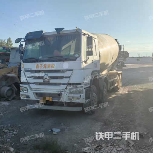 豪沃ZZ1317N3667E1搅拌运输车