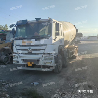 豪沃ZZ1317N3667E1搅拌运输车实拍图片