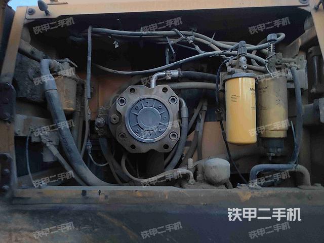 液壓泵艙室正面整體(整機(jī)外觀) 液壓泵艙室正面整體(整機(jī)外觀)