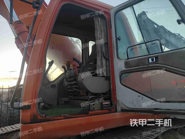 駕駛室整體(整機外觀) 駕駛室整體(整機外觀)