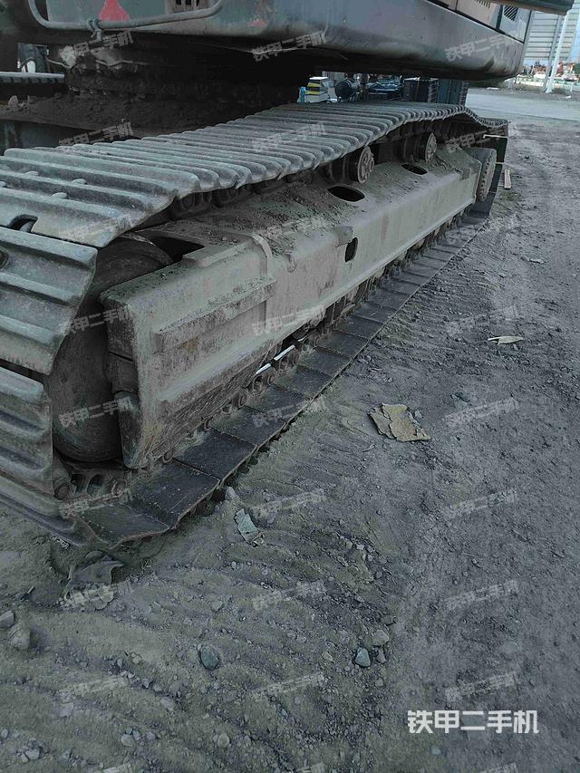單側(cè)履帶整體(整機(jī)外觀) 單側(cè)履帶整體(整機(jī)外觀)