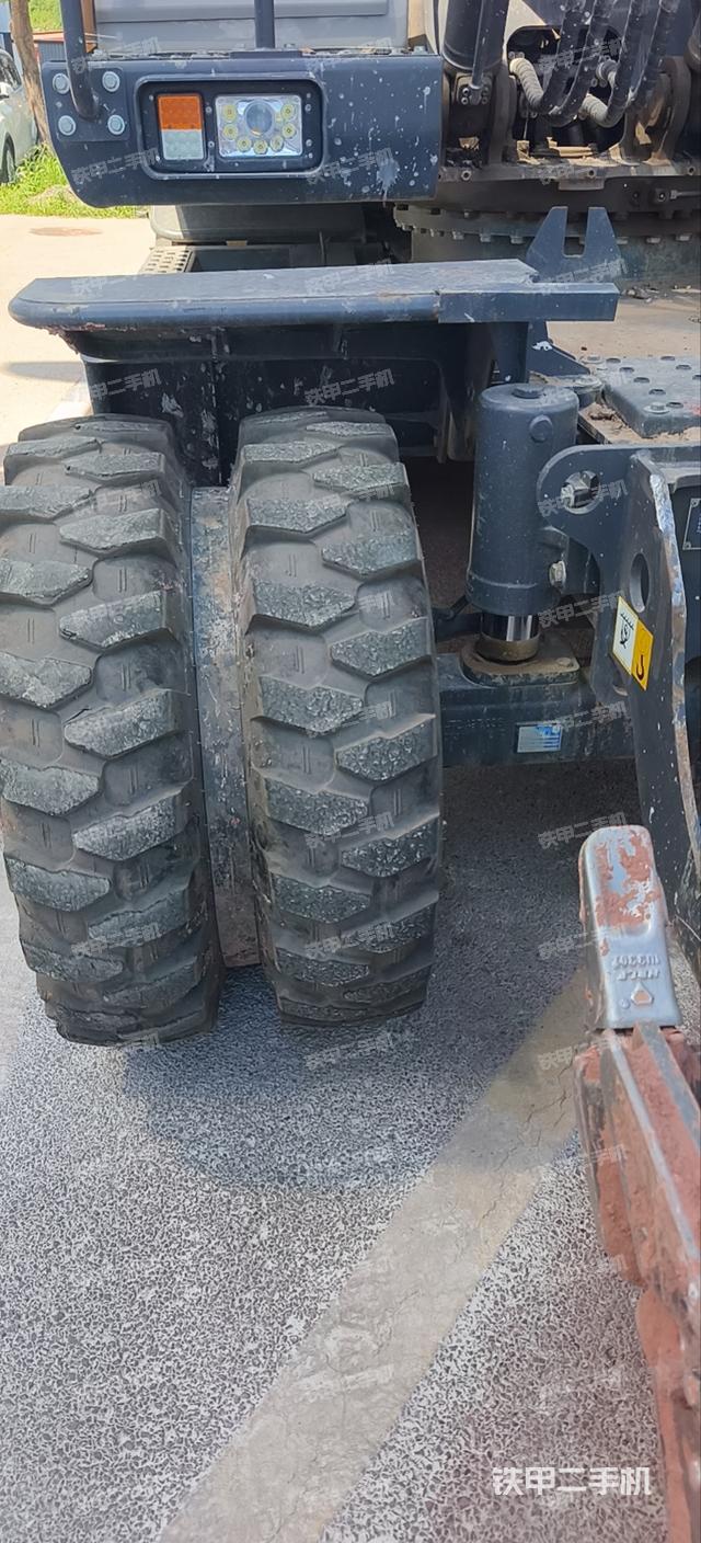 單側(cè)履帶整體（整機(jī)外觀）