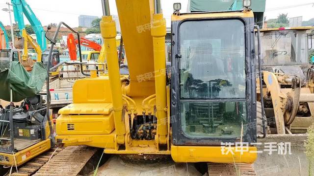 駕駛室整體(整機外觀) 駕駛室整體(整機外觀)