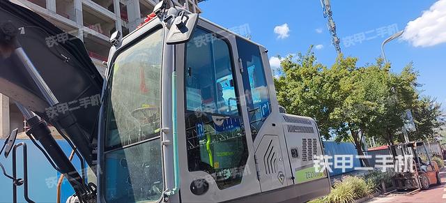 駕駛室整體（整機(jī)外觀）