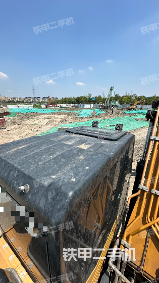 駕駛室頂部(整機外觀) 駕駛室頂部(整機外觀)