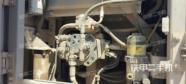 液壓泵艙室正面整體（整機(jī)外觀）