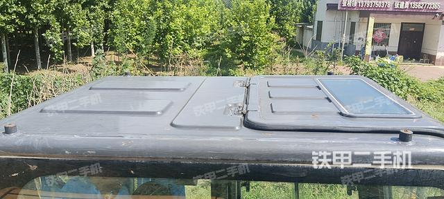 驾驶室顶部(整机外观) 驾驶室顶部(整机外观)