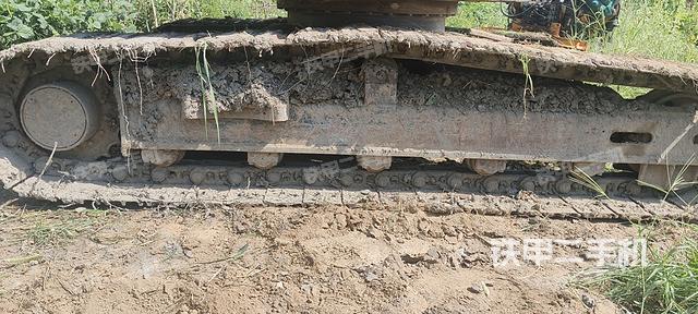 单侧履带整体(整机外观) 单侧履带整体(整机外观)