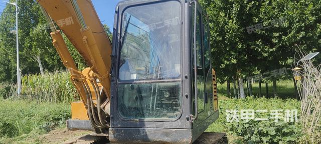 驾驶室整体(整机外观) 驾驶室整体(整机外观)