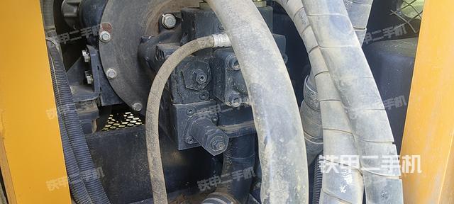 液压泵舱室正面整体(整机外观) 液压泵舱室正面整体(整机外观)