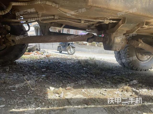 单侧履带整体(整机外观) 单侧履带整体(整机外观)