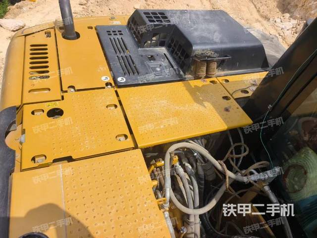 驾驶室顶部（整机外观）