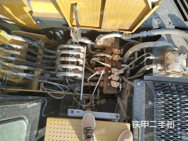 回转马达和主控阀（整机外观）