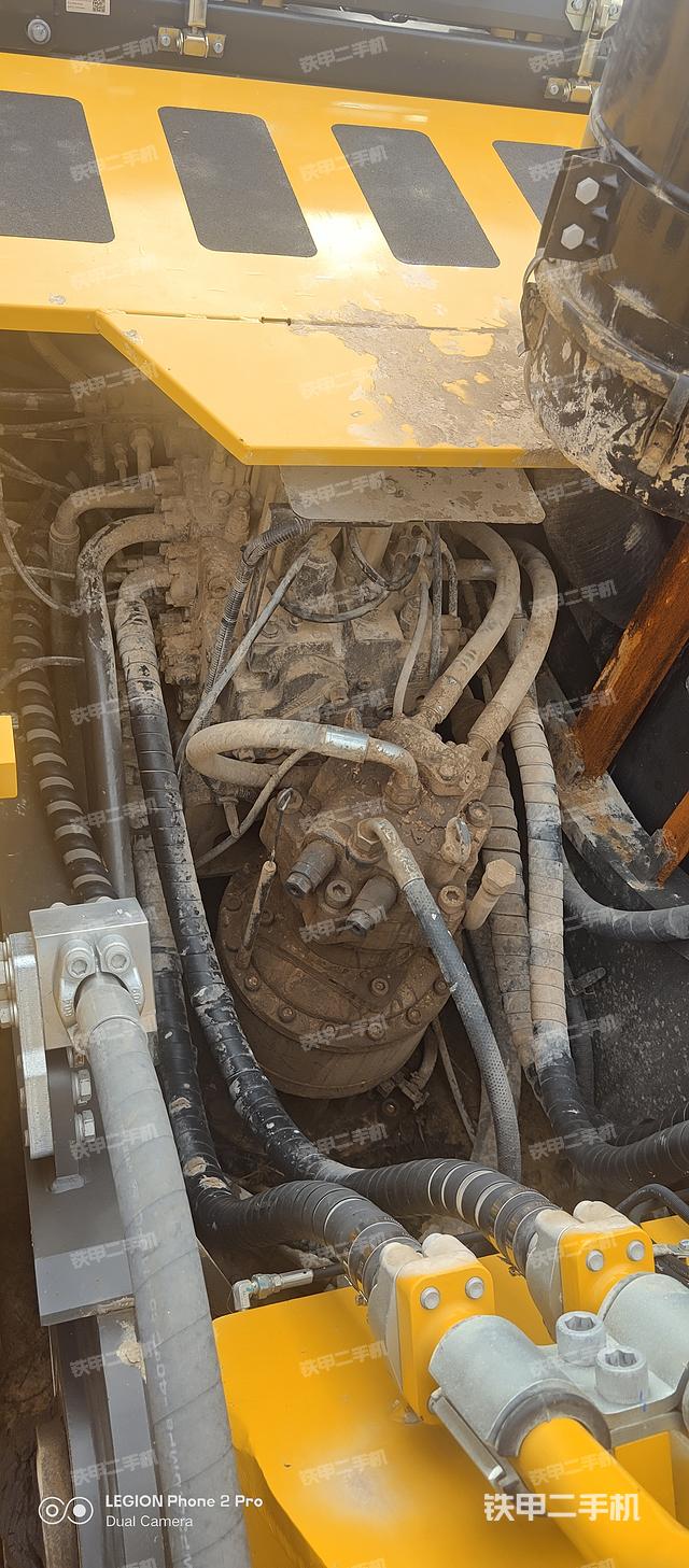 回转马达和主控阀（整机外观）