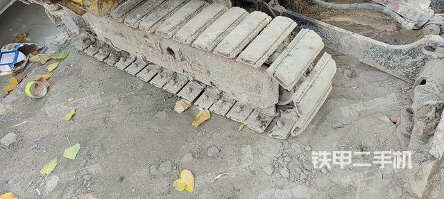 单侧履带整体(整机外观) 单侧履带整体(整机外观)