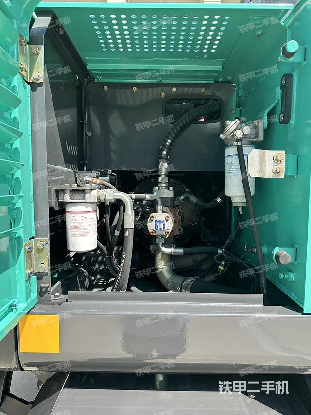 液壓泵艙室正面整體(整機(jī)外觀) 液壓泵艙室正面整體(整機(jī)外觀)