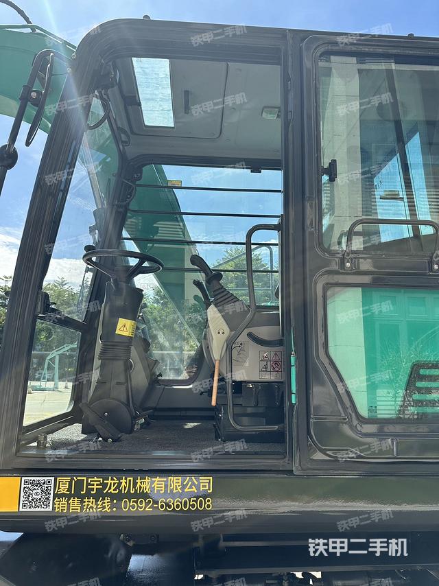駕駛室整體(整機(jī)外觀) 駕駛室整體(整機(jī)外觀)