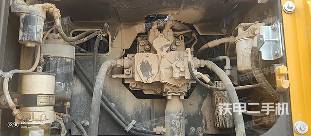 液压泵舱室正面整体（整机外观）