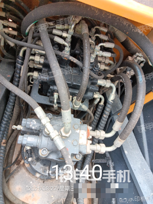 回转马达和主控阀（整机外观）