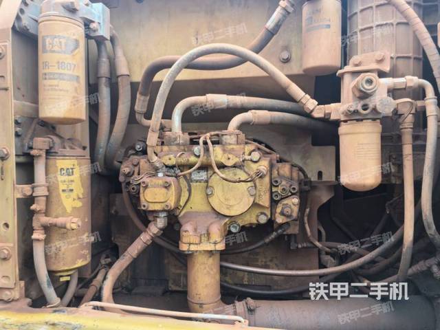 液壓泵艙室正面整體(整機(jī)外觀) 液壓泵艙室正面整體(整機(jī)外觀)