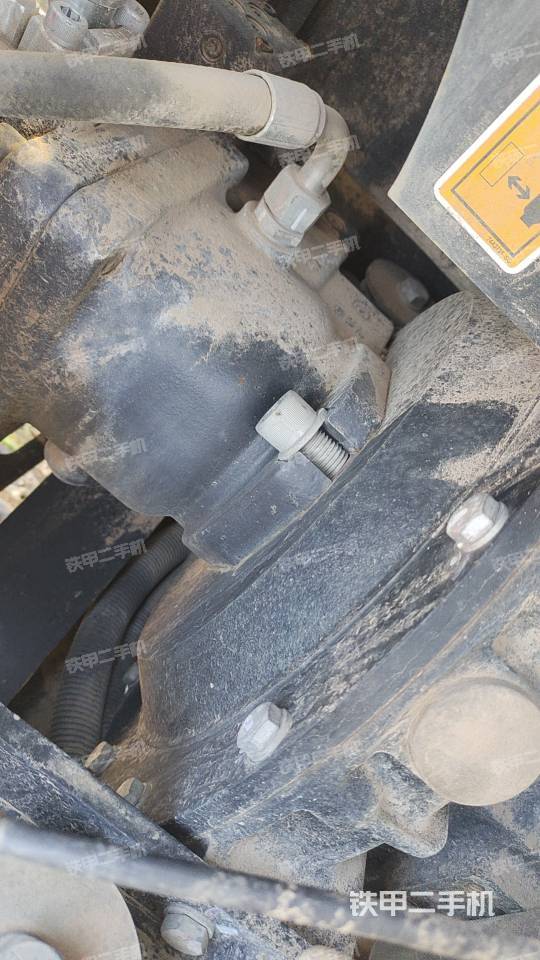 液壓泵艙室正面整體(整機外觀) 液壓泵艙室正面整體(整機外觀)
