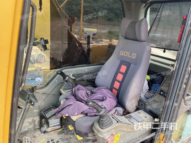 驾驶室整体（整机外观）