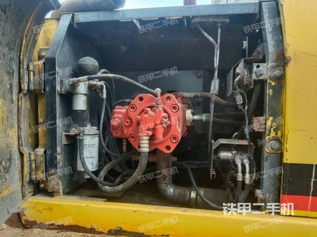 液壓泵艙室正面整體(整機(jī)外觀(guān)) 液壓泵艙室正面整體(整機(jī)外觀(guān))