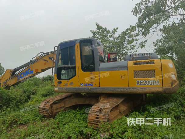 駕駛室整體(整機外觀) 駕駛室整體(整機外觀)