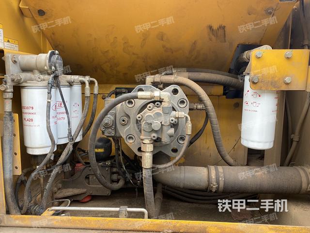 液壓泵艙室正面整體(整機外觀) 液壓泵艙室正面整體(整機外觀)