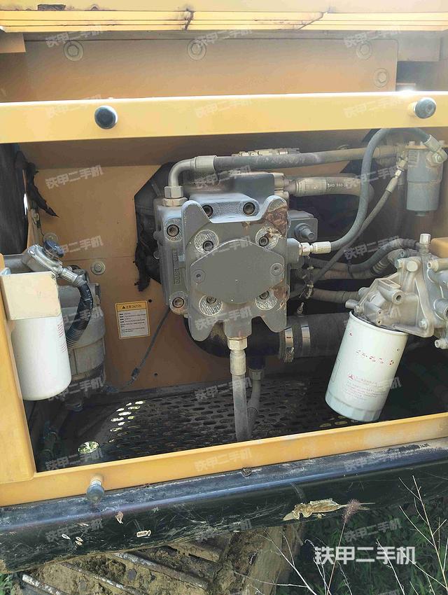 液壓泵艙室正面整體（整機(jī)外觀）