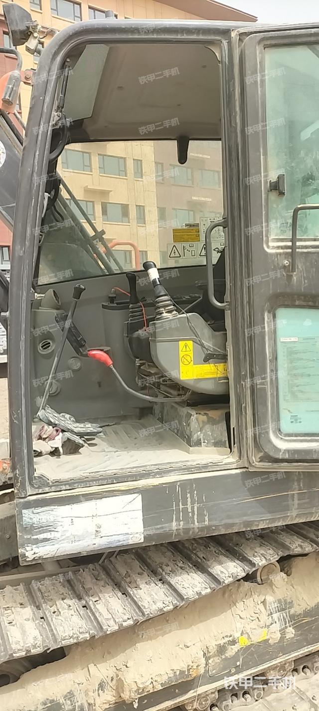 驾驶室整体(整机外观) 驾驶室整体(整机外观)