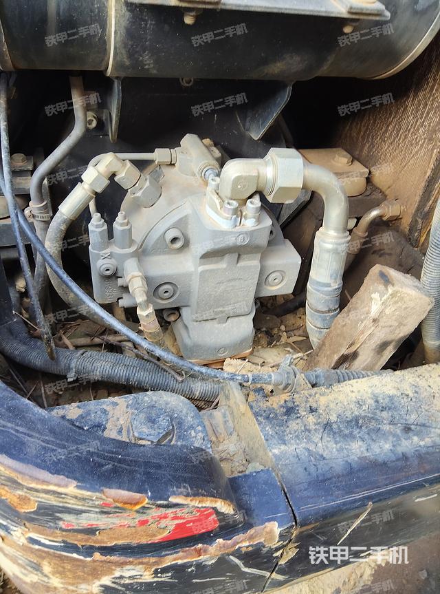 液壓泵艙室正面整體(整機(jī)外觀) 液壓泵艙室正面整體(整機(jī)外觀)