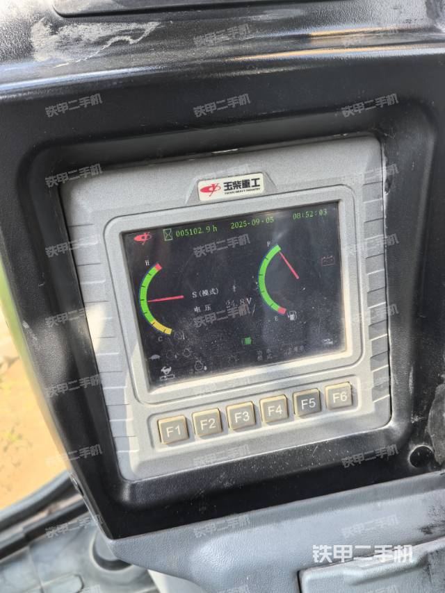 駕駛室整體(整機外觀) 駕駛室整體(整機外觀)