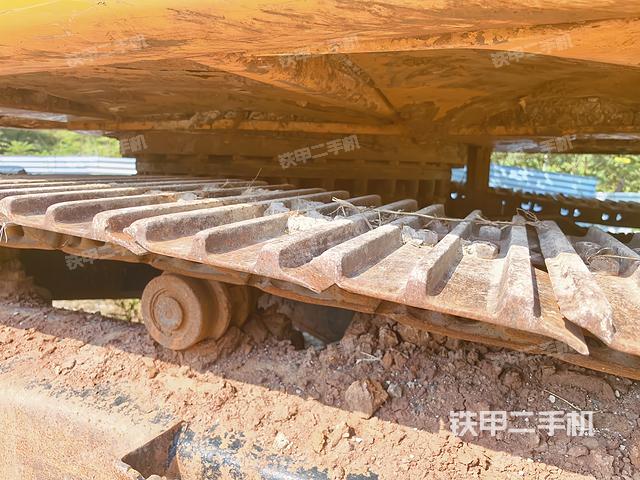 單側(cè)履帶整體(整機(jī)外觀(guān)) 單側(cè)履帶整體(整機(jī)外觀(guān))