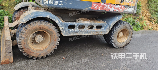 单侧履带整体(整机外观) 单侧履带整体(整机外观)