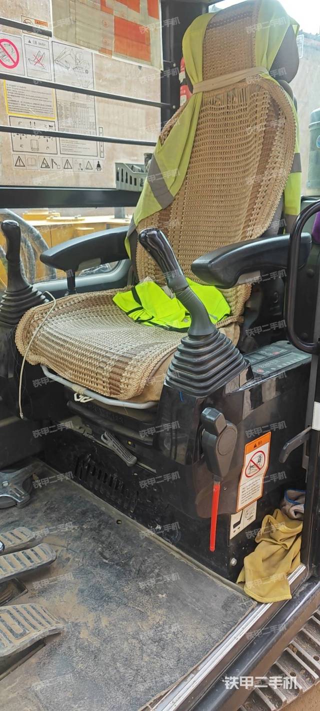 驾驶室整体（整机外观）