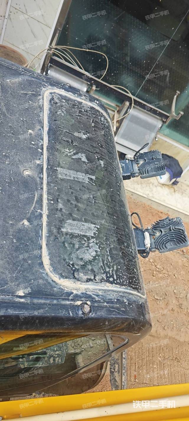 驾驶室顶部（整机外观）