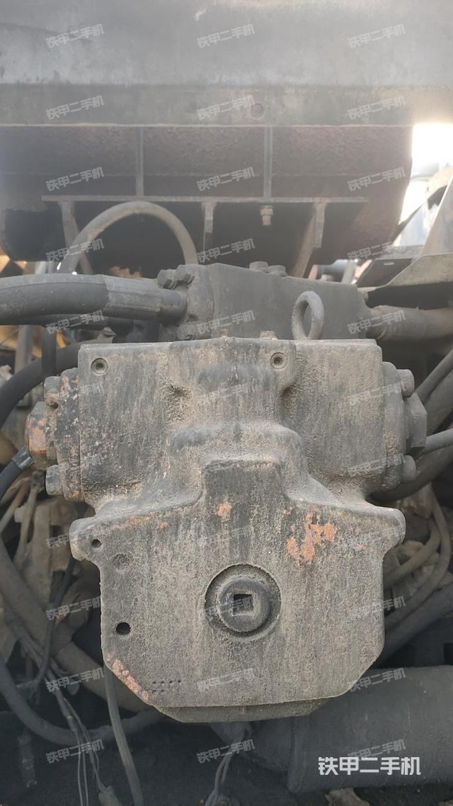 液壓泵艙室正面整體(整機(jī)外觀) 液壓泵艙室正面整體(整機(jī)外觀)